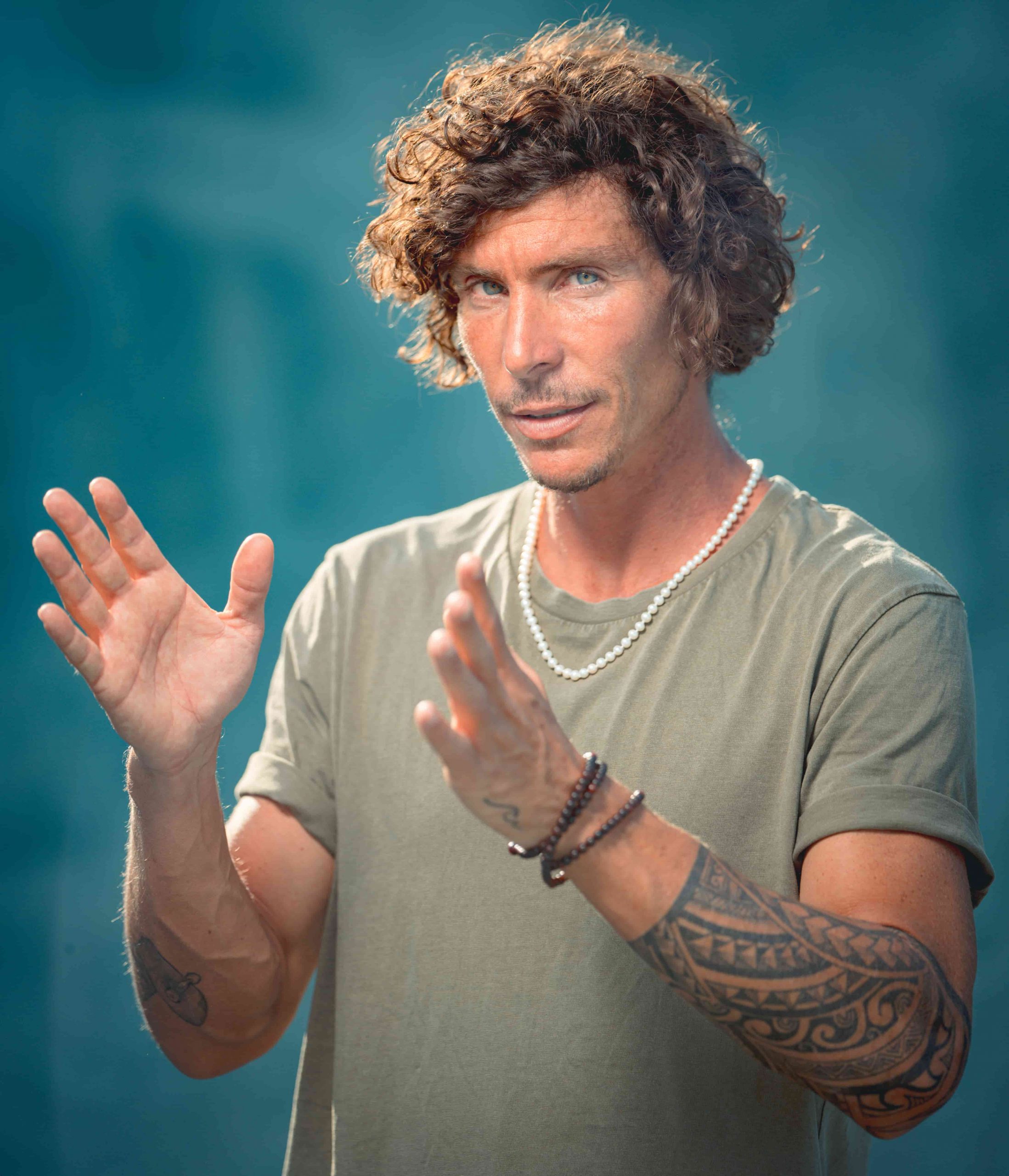 Maxime Cherarak pendant une explication